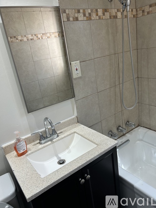 638 W 4th St 1 Apartment for Rent - Photo gallery 3