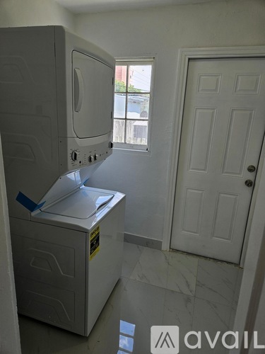 2485 Northwest 61st Street 2 Beds Single Family Home for Rent - Photo gallery 4