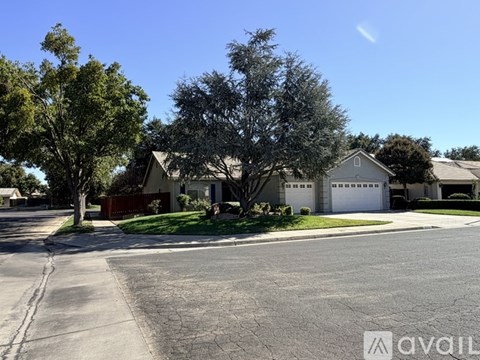 1033 North Karen Avenue 4 Beds Apartment for Rent