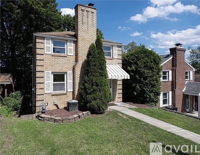 36 Hempstead Avenue 3 Beds Single Family Home for Rent - Photo gallery 1