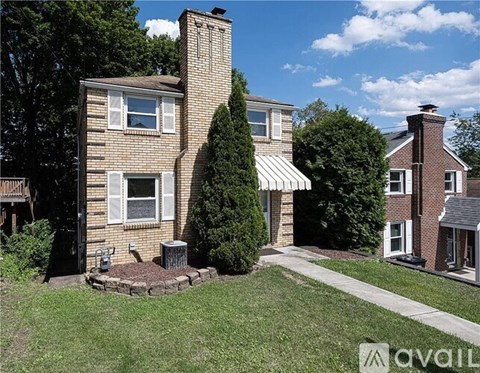 36 Hempstead Avenue 3 Beds Apartment for Rent