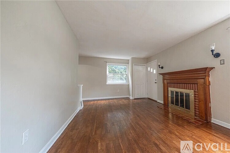 36 Hempstead Avenue 3 Beds Single Family Home for Rent - Photo gallery 3