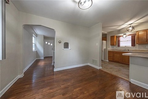 36 Hempstead Avenue 3 Beds Apartment for Rent