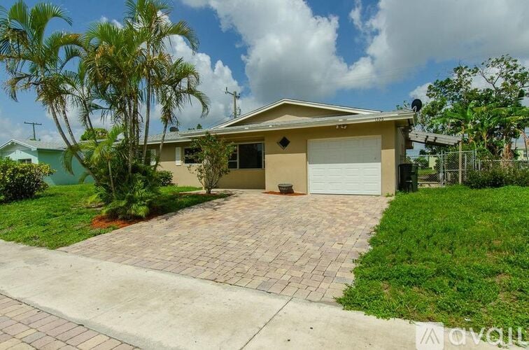 1326 SW 22nd Ave 3 Beds Single Family Home for Rent - Photo gallery 1