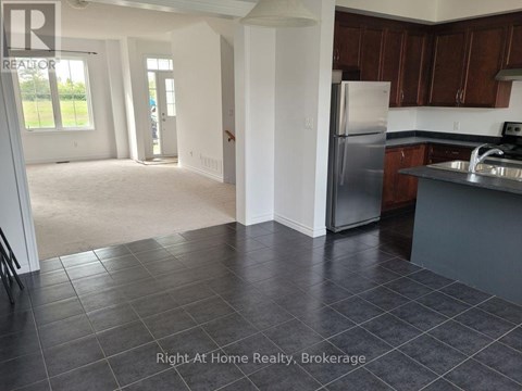 294 BROOKHILL BOULEVARD 3 Beds Apartment for Rent
