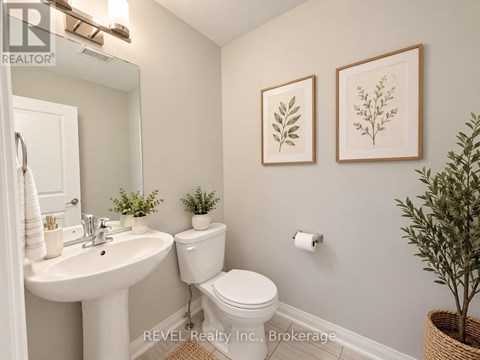 71 #UPPER - 4552 PORTAGE ROAD 4 Beds Apartment for Rent