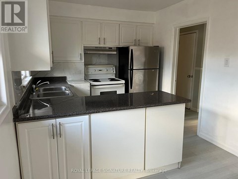 23 ALLANFORD ROAD 3 Beds Apartment for Rent