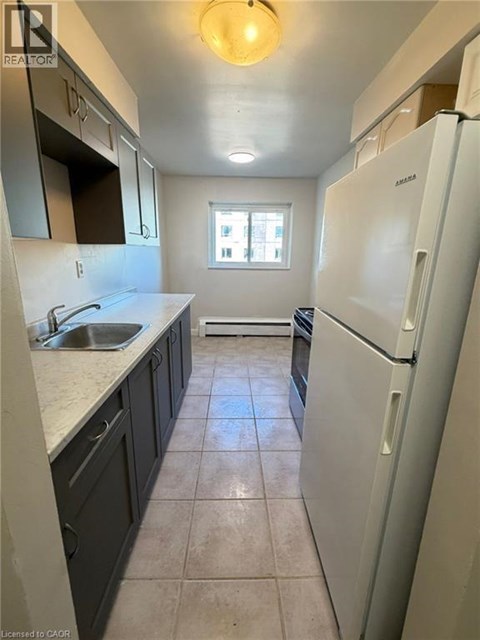 449 HAZEL Street Unit# 6 3 Beds Apartment for Rent