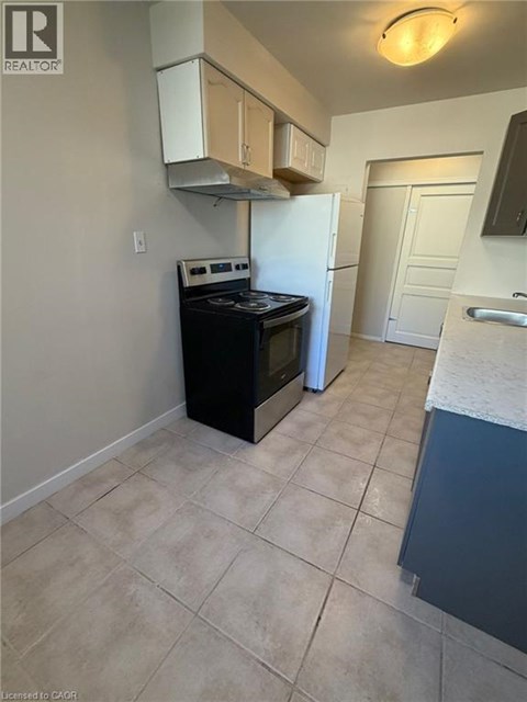 449 HAZEL Street Unit# 6 3 Beds Apartment for Rent