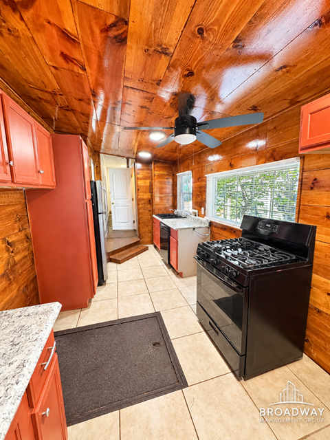 1371 Olive Street 3 Beds Apartment for Rent