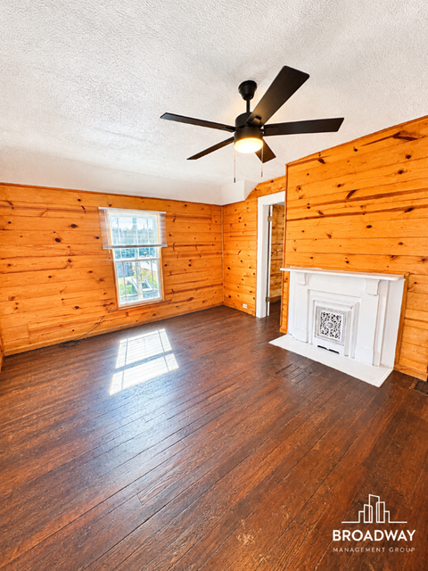 1371 Olive Street 3 Beds Apartment for Rent