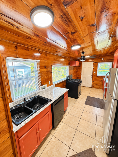 1371 Olive Street 3 Beds Apartment for Rent