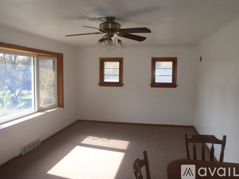 2565 Shirley Avenue 3 Beds Apartment for Rent