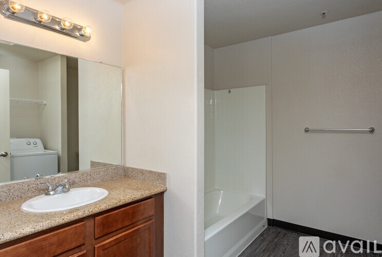 134 N Fowler Ave 1 Apartment for Rent - Photo gallery 5
