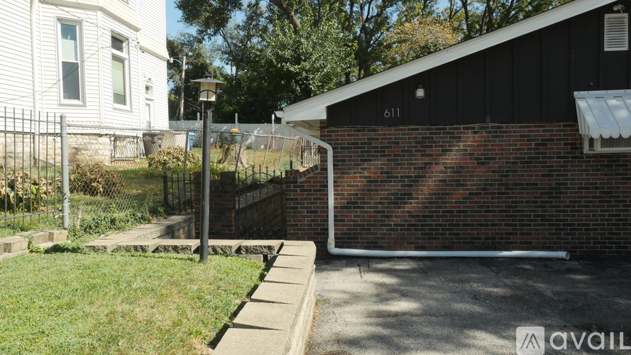 611 Liberty Street 2 Beds Apartment for Rent - Photo gallery 1