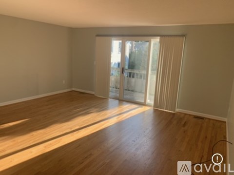 8 Colonial Street 2 Beds Apartment for Rent