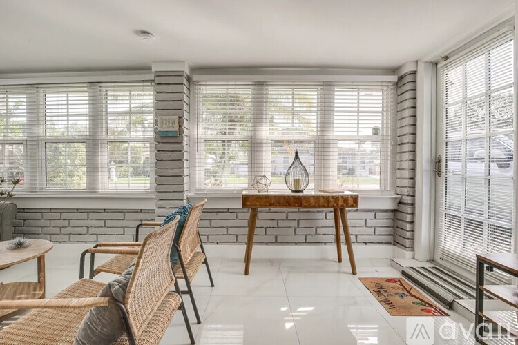 1237 Southwest 28th Street 2 Beds Single Family Home for Rent - Photo gallery 2