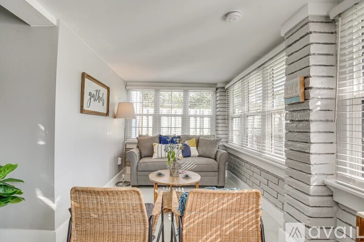1237 Southwest 28th Street 2 Beds Single Family Home for Rent - Photo gallery 3
