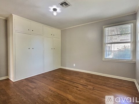 3926 E 1St St 2 Beds Apartment for Rent