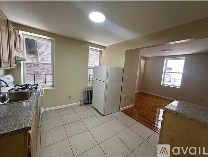37 E 3rd St Studio Apartment for Rent - Photo gallery 2