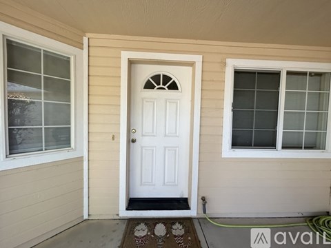 238 Mark St 3 Beds Apartment for Rent