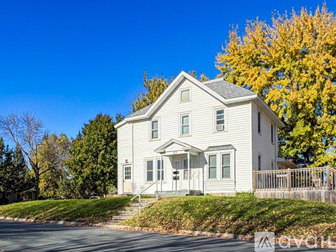 153 5Th Ave NE 2 Beds Apartment for Rent