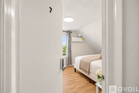 242 Franklin St 5 Beds Apartment for Rent