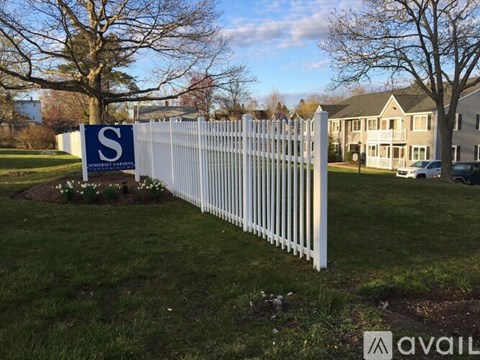450 Somerset Avenue 2 Beds Apartment for Rent