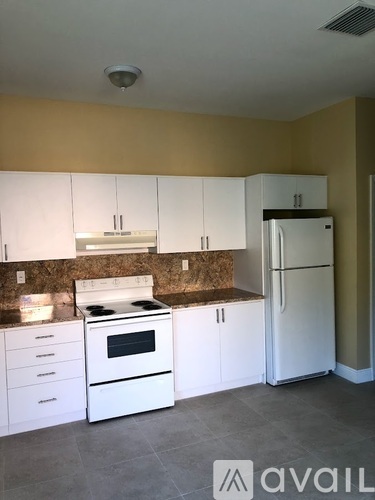 452 NE 165th St 2 Beds Single Family Home for Rent - Photo gallery 1