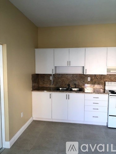 452 NE 165Th St 2 Beds Apartment for Rent