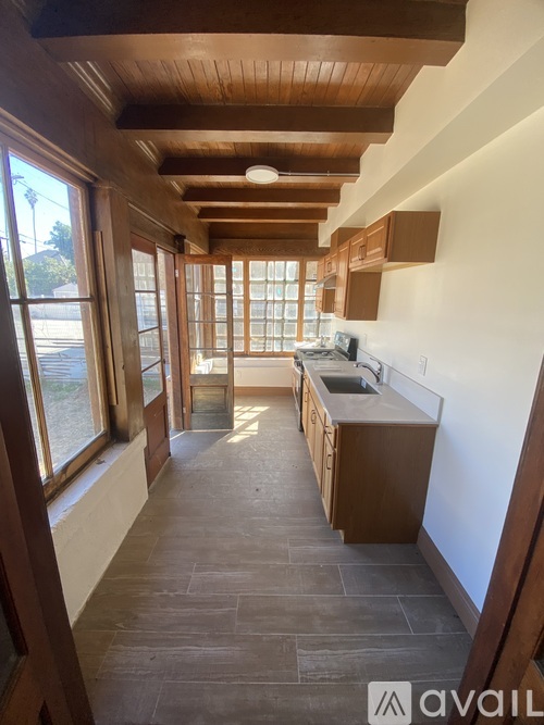 2618 Kenwood Ave Studio Apartment for Rent - Photo gallery 4
