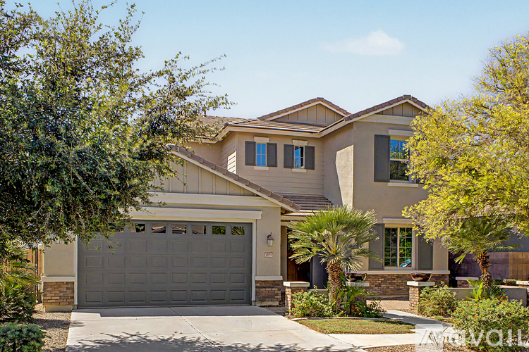 2559 East Penedes Drive 4 Beds Single Family Home for Rent - Photo gallery 3