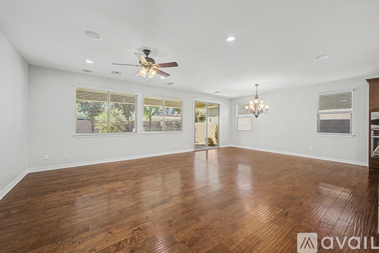 2559 East Penedes Drive 4 Beds Single Family Home for Rent - Photo gallery 4