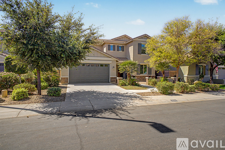 2559 East Penedes Drive 4 Beds Single Family Home for Rent - Photo gallery 5