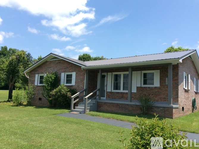 203 Sunset Drive 3 Beds Single Family Home for Rent - Photo gallery 1