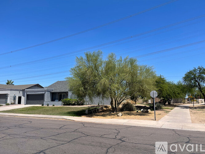 1260 East Divot Drive 3 Beds Single Family Home for Rent - Photo gallery 3