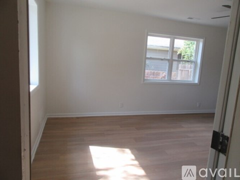 40 Ranlo Ave 3 Beds Apartment for Rent