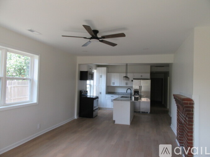 40 Ranlo Ave 3 Beds Single Family Home for Rent - Photo gallery 3