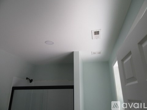 40 Ranlo Ave 3 Beds Apartment for Rent