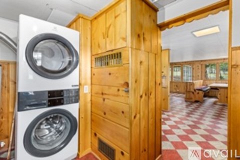 881 Spring Street 3 Beds Apartment for Rent