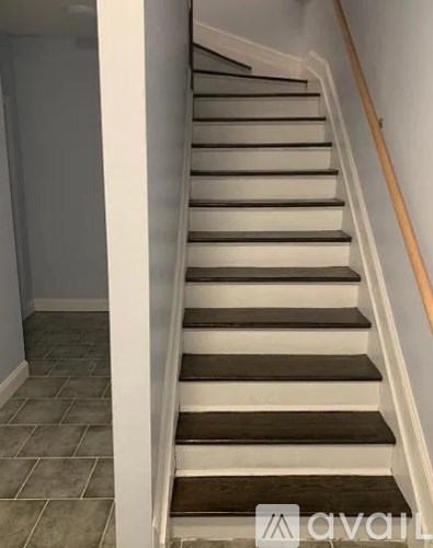 484 Avon Ave 3 Beds Apartment for Rent