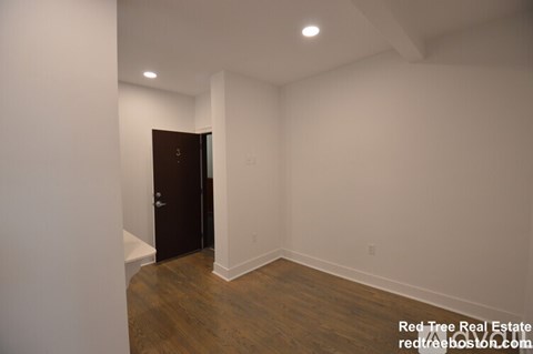 11 Peterborough St 2 Beds Apartment for Rent