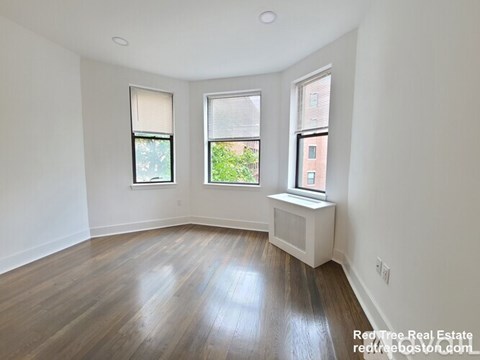 19 Peterborough St 2 Beds Apartment for Rent