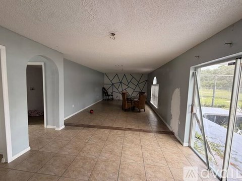 1427 Sarasota Dr 4 Beds Apartment for Rent