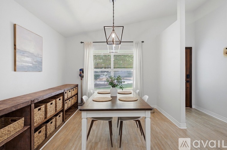 10065 Foxrun Road 3 Beds Single Family Home for Rent - Photo gallery 1
