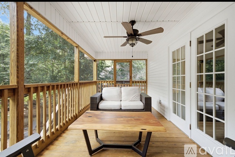 10065 Foxrun Road 3 Beds Single Family Home for Rent - Photo gallery 4