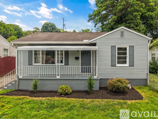 130 Oglewood Avenue 2 Beds Single Family Home for Rent - Photo gallery 1