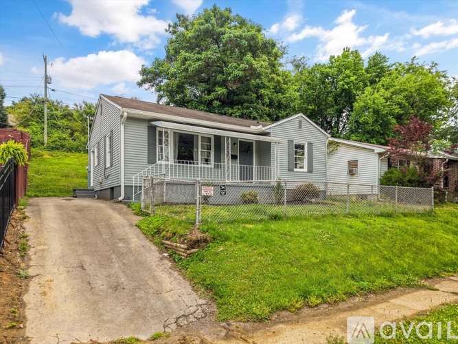 130 Oglewood Avenue 2 Beds Single Family Home for Rent - Photo gallery 4