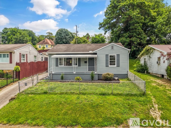 130 Oglewood Avenue 2 Beds Single Family Home for Rent - Photo gallery 5