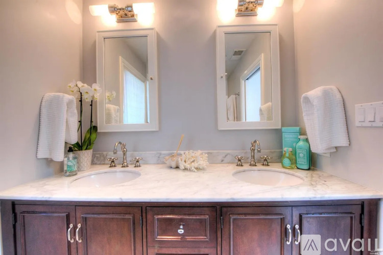480 Los Cerros Drive 4 Beds Single Family Home for Rent - Photo gallery 2